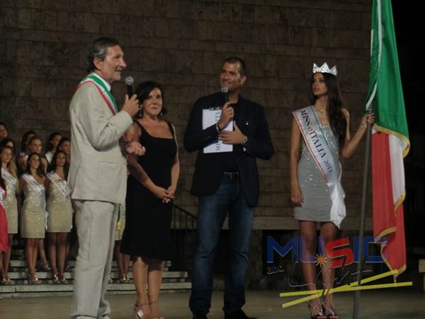 GIUSEPPE BELLANDI SINDACO DI MONTECATINI TERME ALLA PARATA INIZIALE DI MISS ITALIA 2012